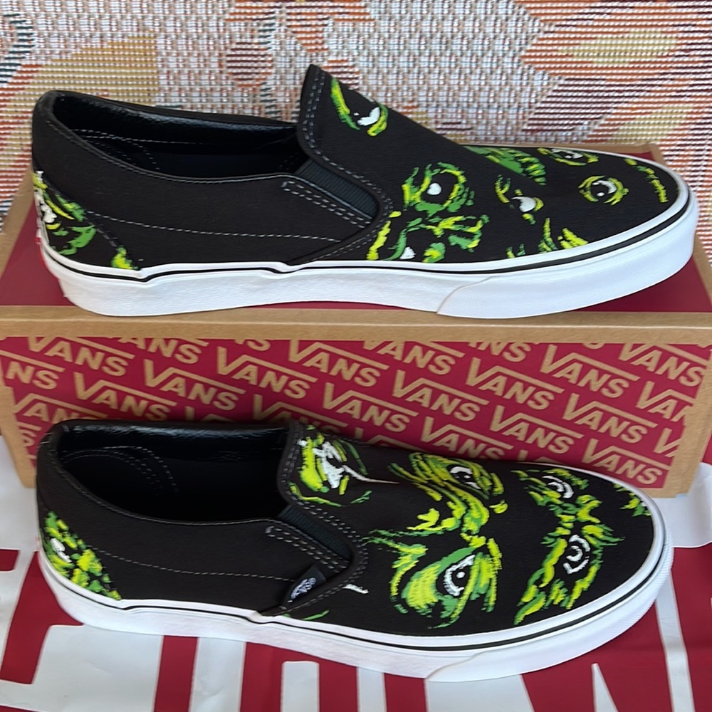 Vans Classic Slip-0n
Eyes In The Dark Black/Multi 
VINOA705DBML
WMNS sneakers - Picture 2 of 16